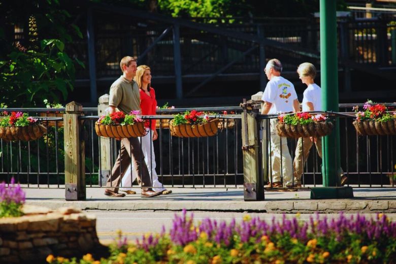 Which Is More Pedestrian-Friendly: Pigeon Forge or Gatlinburg?